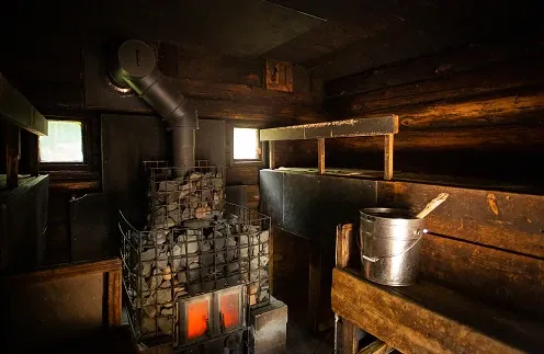 inside the yksi sauna hut at lamp nojiriko