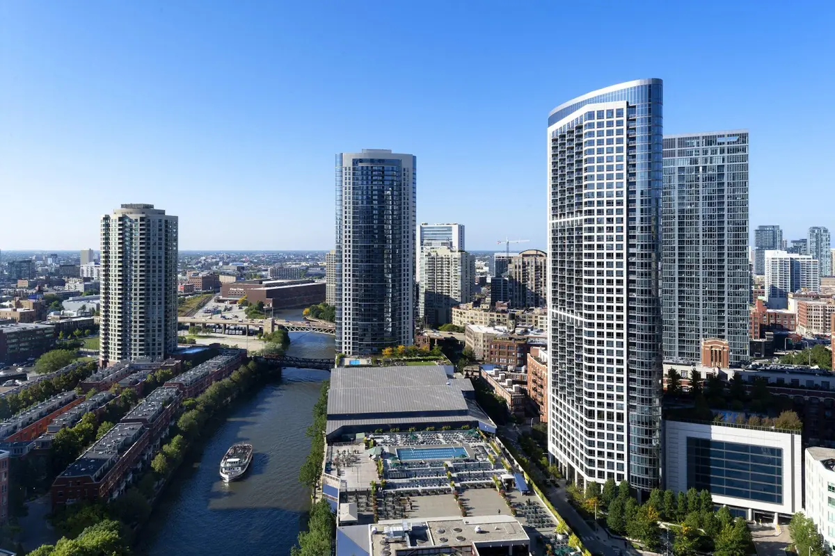 Holiday Inn Chicago Downtown Wolf Point — sauna and spa facilities