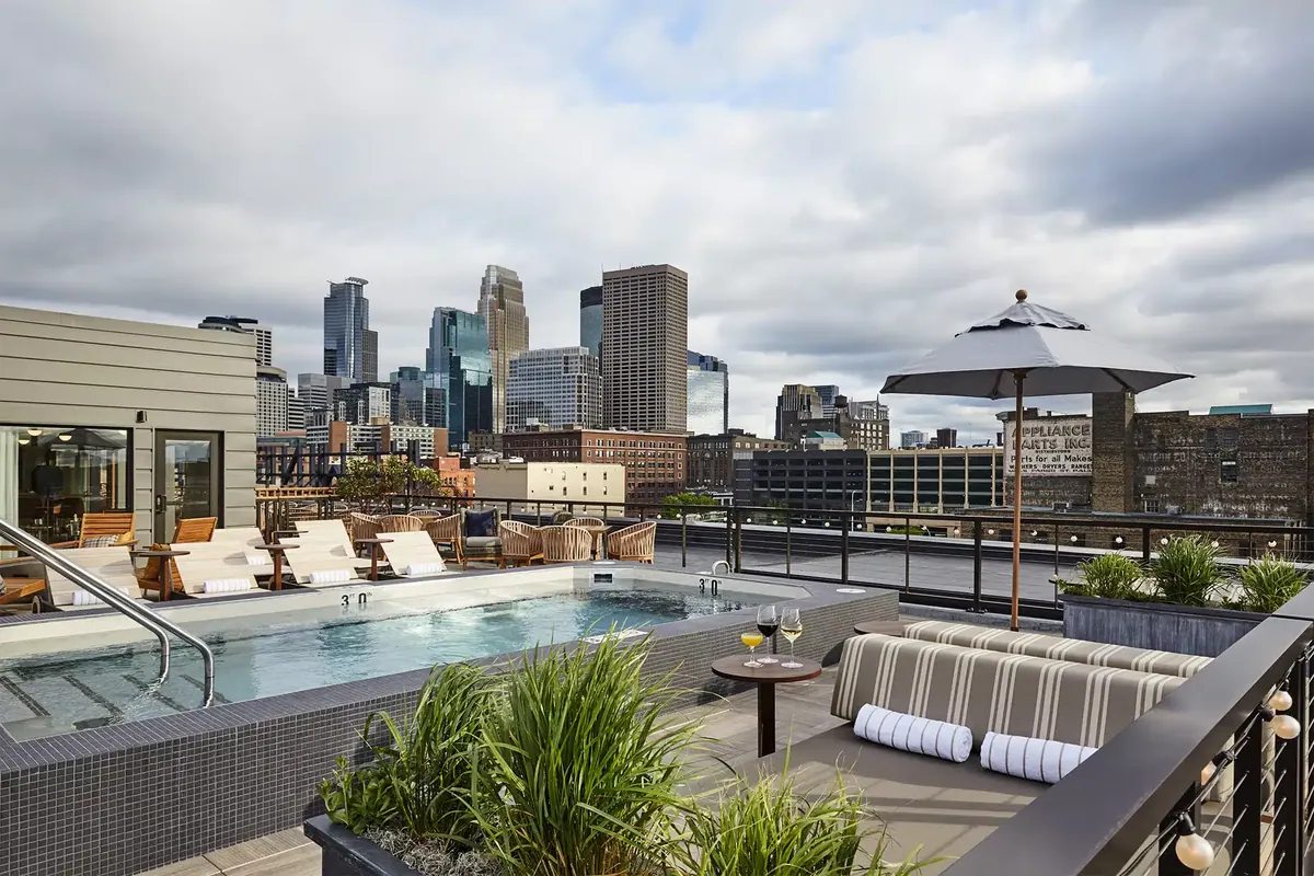 Hewing Hotel (rooftop sauna)