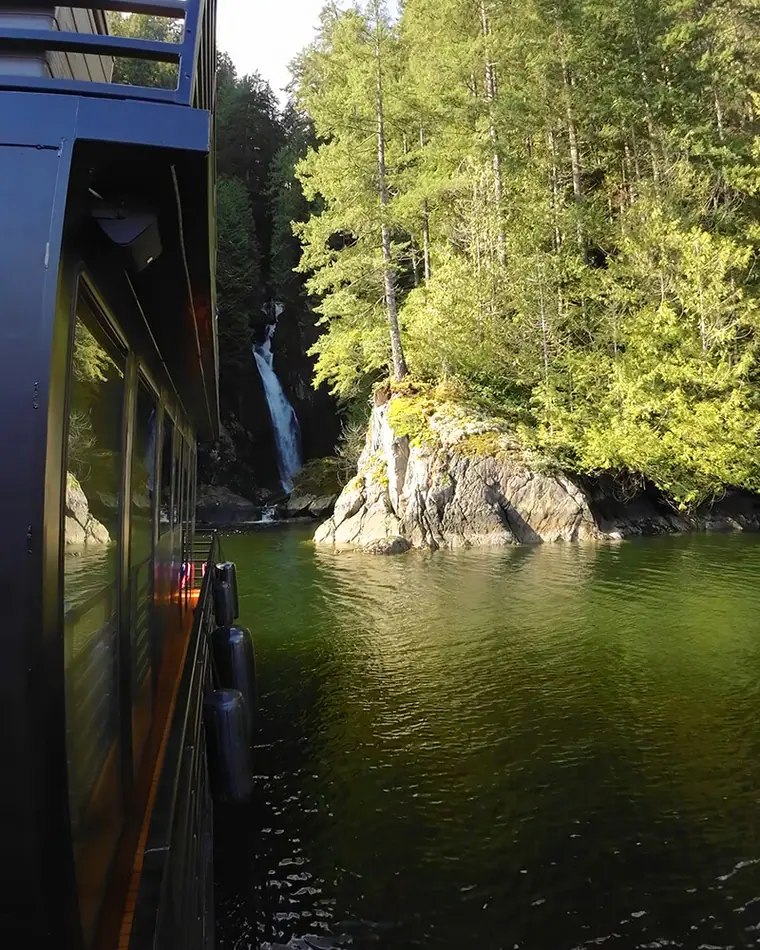 Hot Voyage (Indian Arm floating sauna): the sauna